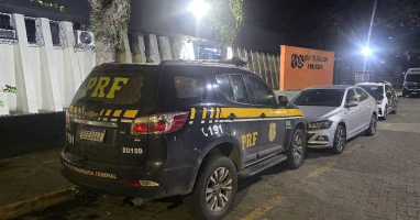 Carro clonado e com registro de roubo é recuperado na Via Dutra, em Resende