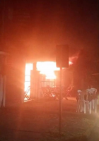 Incêndio atinge lanchonete em Resende