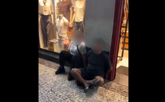 Homem e mulher são presos após série de furtos em farmácias na Região dos Lagos