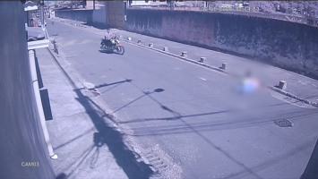 Idosa é atropelada por motoqueiro que empinava moto em Magé; VÍDEO 