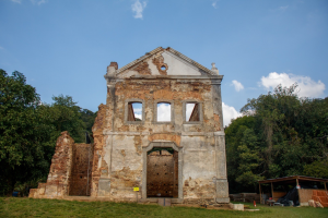 Capela do século 18 em ruínas será transformada em espaço cultural no interior do RJ