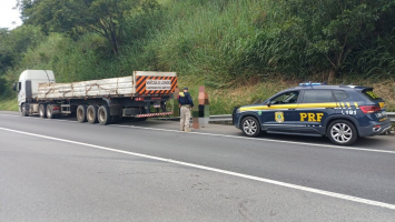 Homem é preso por adulterar placa de carreta na Via Dutra, em Barra Mansa 