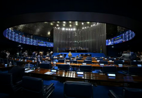Datafolha para o Senado no RJ: Benedita, 19%; Carlos Jordy e Carlos Portinho, 12%; Pedro Paulo, 9%; Crivella, 7%; Mônica Benício, 6%