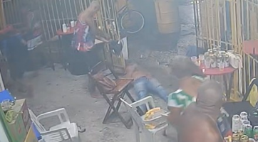 Homem é morto a tiros em bar em Padre Miguel, na Zona Oeste do Rio; VÍDEO