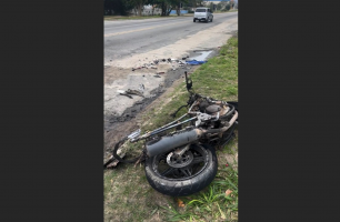 Batida entre motos deixa três pessoas feridas, duas em estado grave, na RJ-106, em Araruama