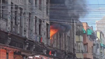Incêndio atinge prédio no Centro do Rio