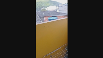 Rompimento de tubulação na ETA Guandu alaga ruas e atinge casas em Nova Iguaçu; VÍDEO 