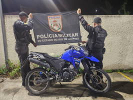 Operação contra motos irregulares apreende três veículos e leva dois homens à prisão em Petrópolis